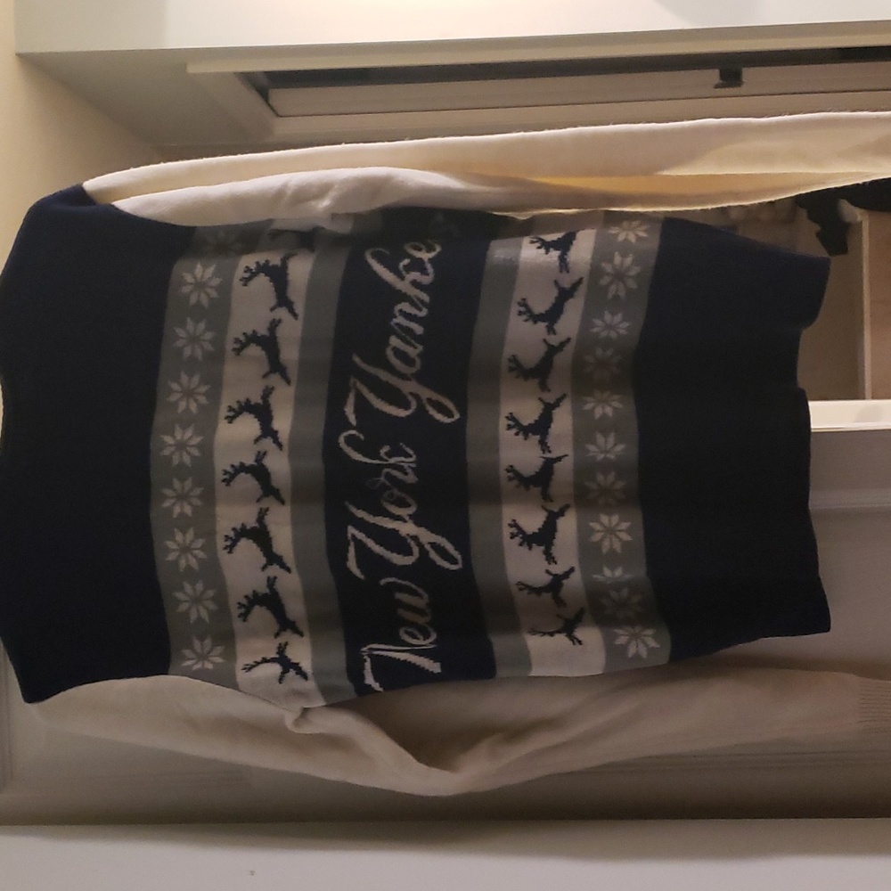 Genuine Merchandise, Small/Med, Blue & White Yankees Christmas Sweater